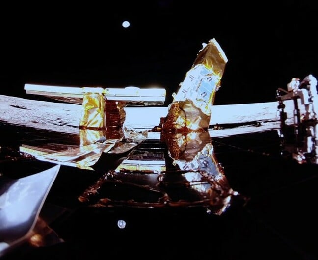 Blue Ghost’s selfie of its antenna and instruments